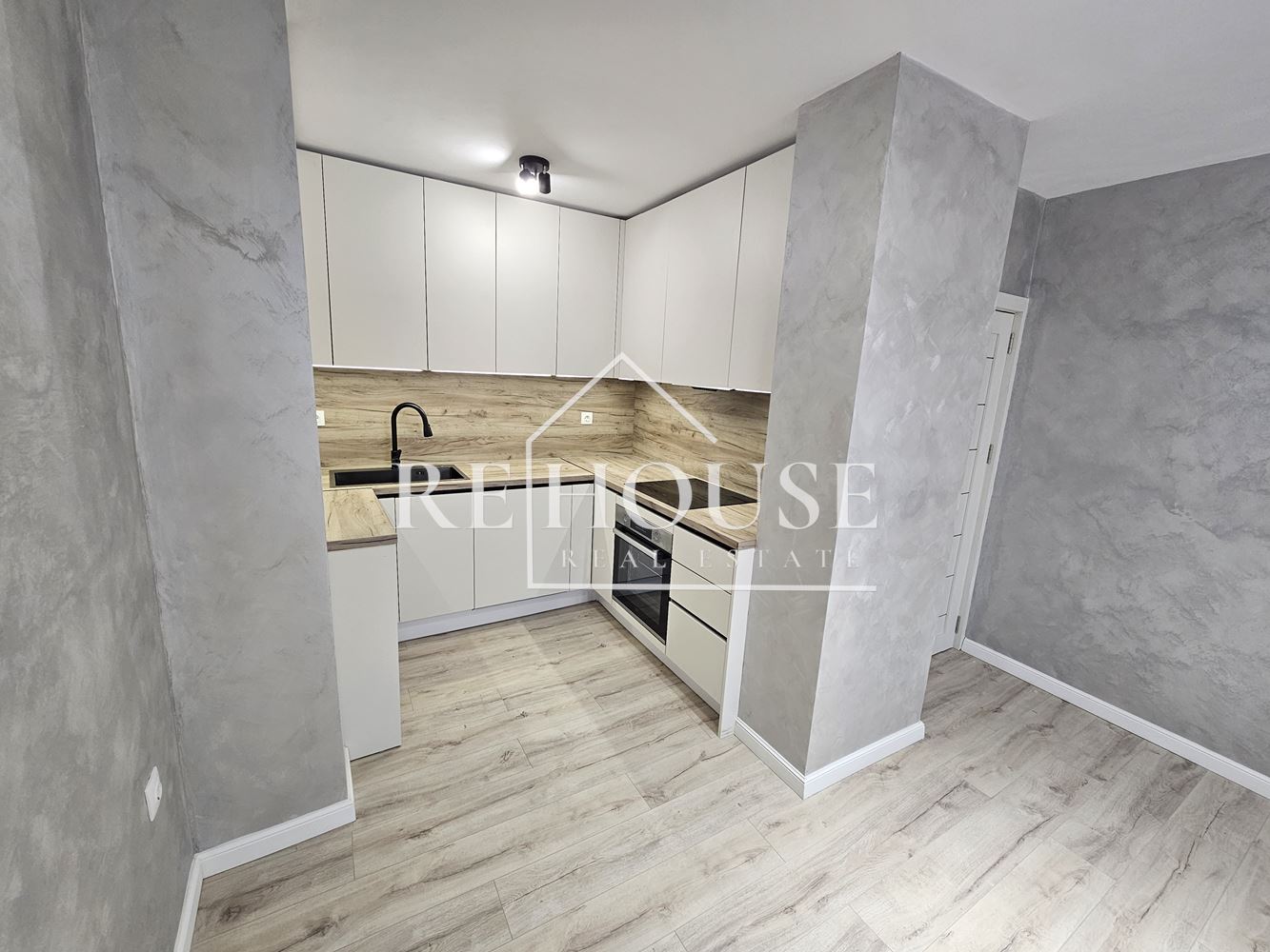 ТРИСТАЕН АПАРТАМЕНТ В РАЙОНА НА ЛК ТРАКИЯ - 0