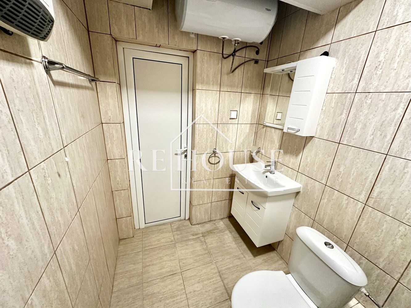 ТРИСТАЕН НОВ НАПЪЛНО ОБЗАВЕДЕН АПАРТАМЕНТ В РАЙОНА НА КАТЕДРАЛАТА И ЦЕНТРАЛНА ПОЩА - 0