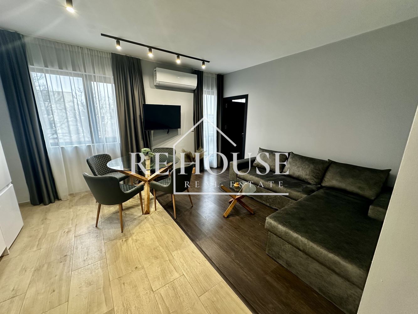 ТРИСТАЕН НОВ НАПЪЛНО ОБЗАВЕДЕН АПАРТАМЕНТ В РАЙОНА НА КАТЕДРАЛАТА И ЦЕНТРАЛНА ПОЩА - 0