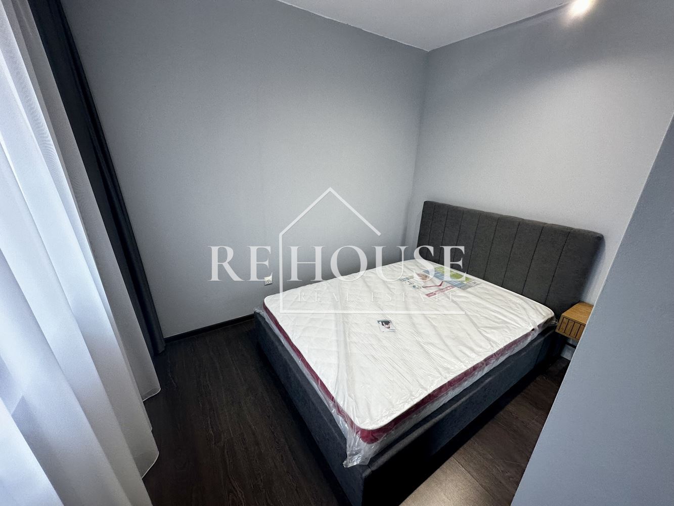 ТРИСТАЕН НОВ НАПЪЛНО ОБЗАВЕДЕН АПАРТАМЕНТ В РАЙОНА НА КАТЕДРАЛАТА И ЦЕНТРАЛНА ПОЩА - 0