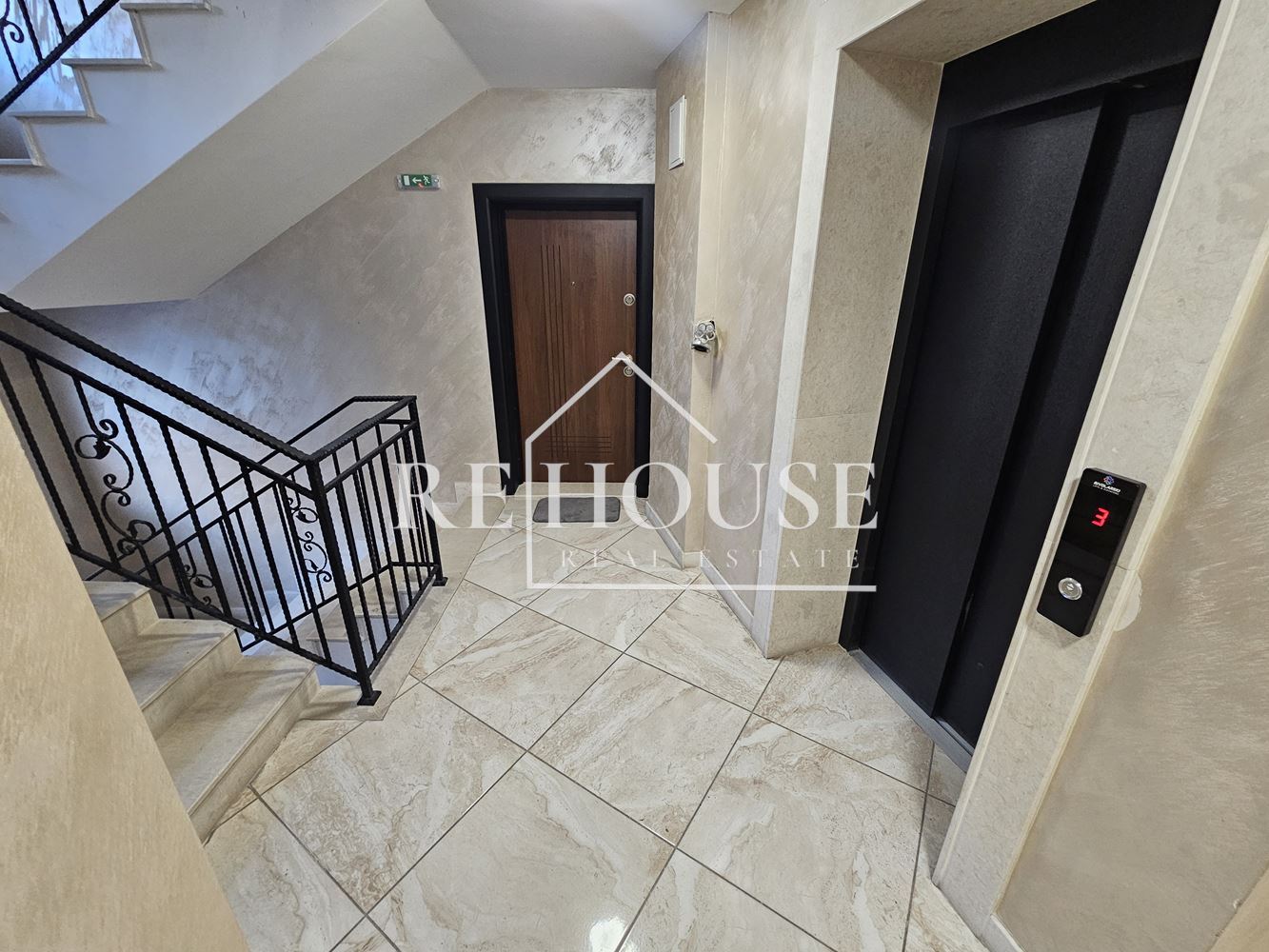 ТРИСТАЕН НАПЪЛНО ОБЗАВЕДЕН АПАРТАМЕНТ В РАЙОНА НА ЛК ТРАКИЯ - 0