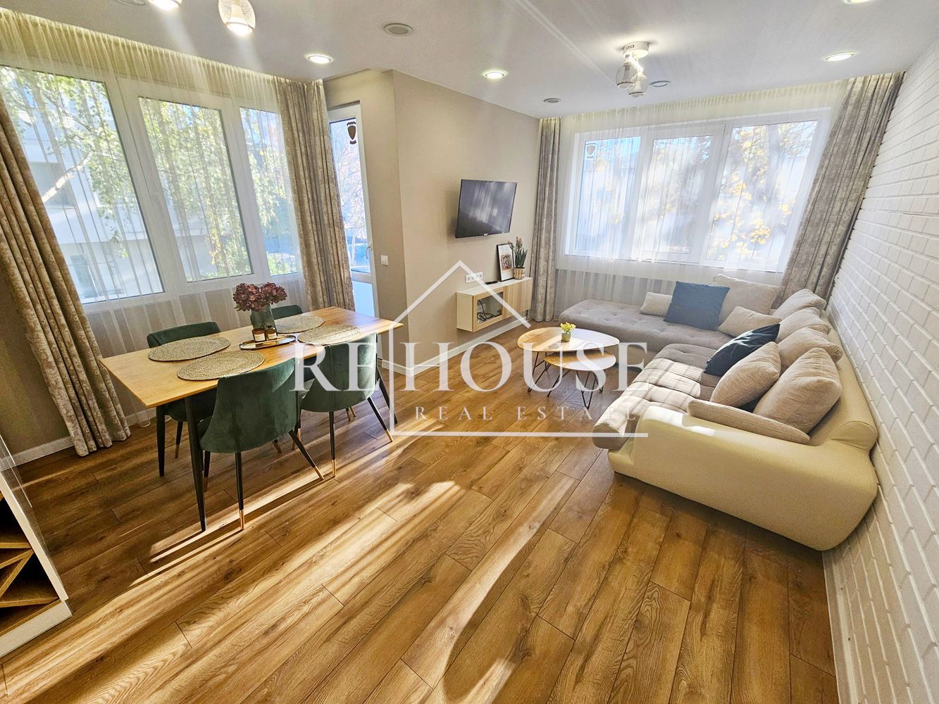 ТРИСТАЕН НАПЪЛНО ОБЗАВЕДЕН АПАРТАМЕНТ В РАЙОНА НА ОКРЪЖНА БОЛНИЦА - 0