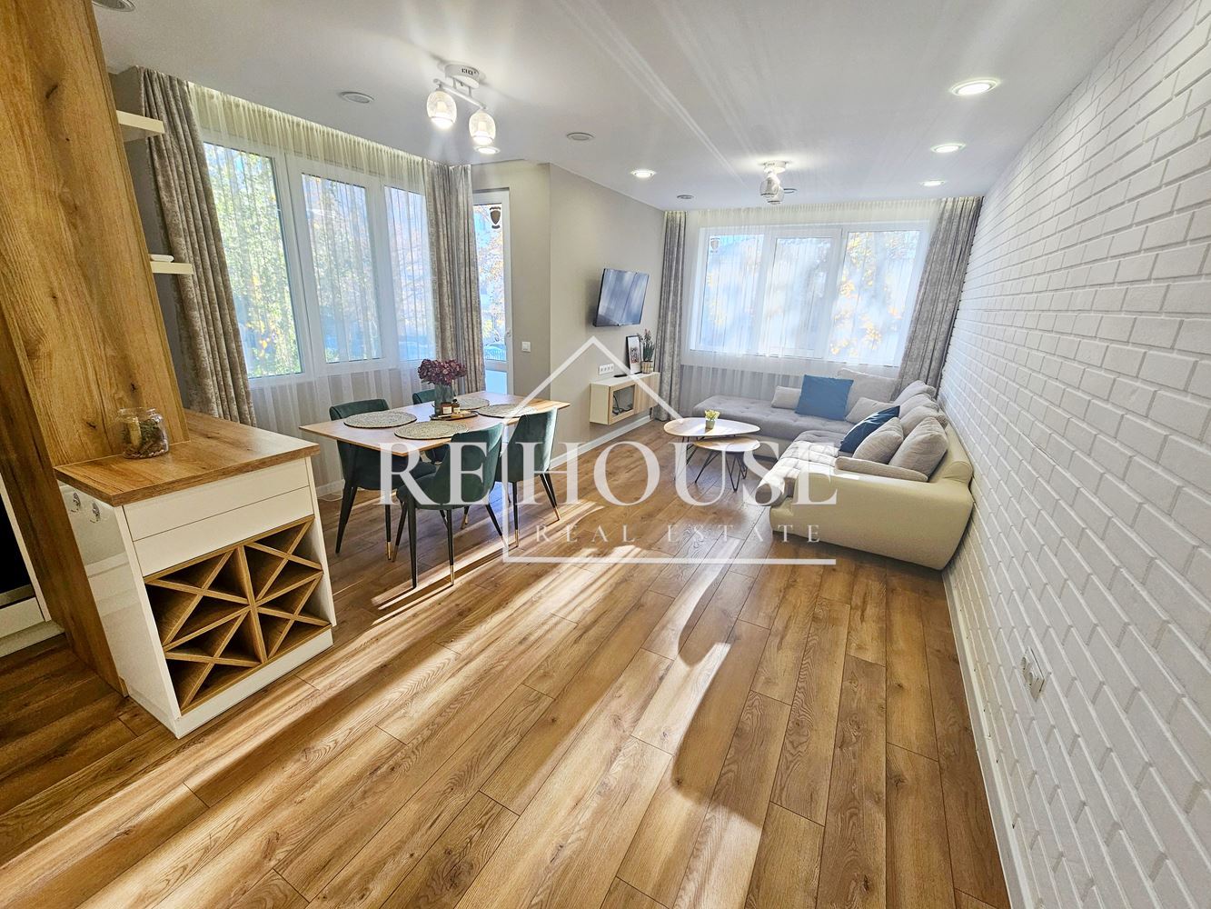 ТРИСТАЕН НАПЪЛНО ОБЗАВЕДЕН АПАРТАМЕНТ В РАЙОНА НА ОКРЪЖНА БОЛНИЦА - 0