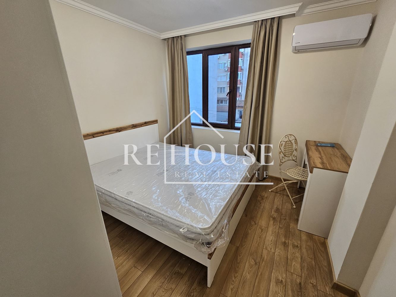 ТРИСТАЕН НАПЪЛНО ОБЗАВЕДЕН АПАРТАМЕНТ В РАЙОНА НА ЛК ТРАКИЯ - 0