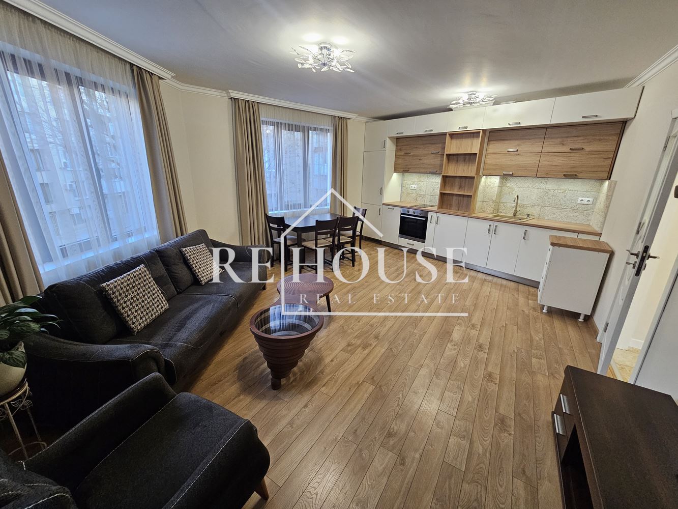 ТРИСТАЕН НАПЪЛНО ОБЗАВЕДЕН АПАРТАМЕНТ В РАЙОНА НА ЛК ТРАКИЯ - 0