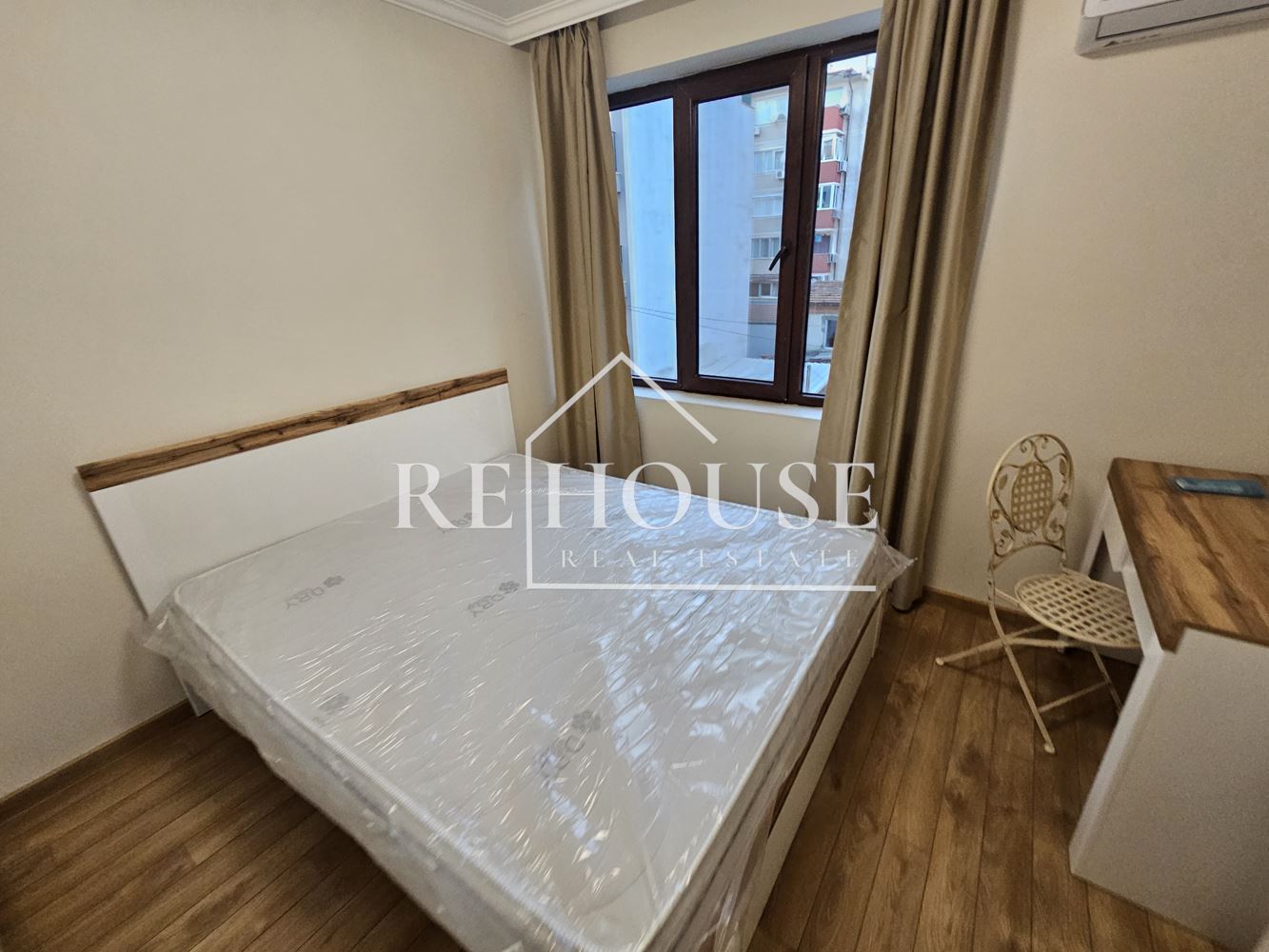 ТРИСТАЕН НАПЪЛНО ОБЗАВЕДЕН АПАРТАМЕНТ В РАЙОНА НА ЛК ТРАКИЯ - 0