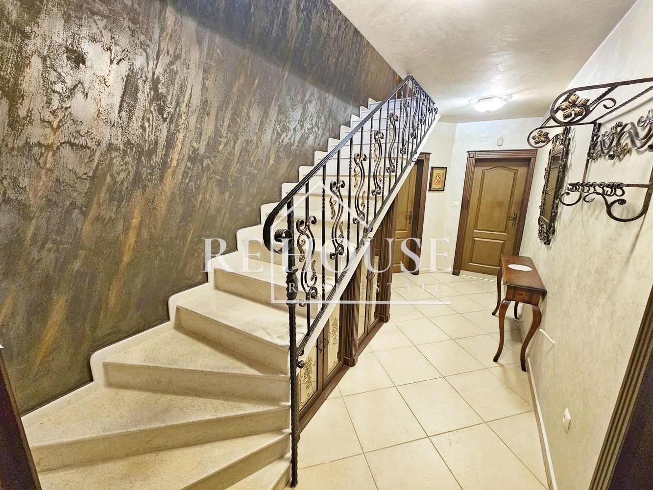 Къща - Варна, м-т Траката - 0