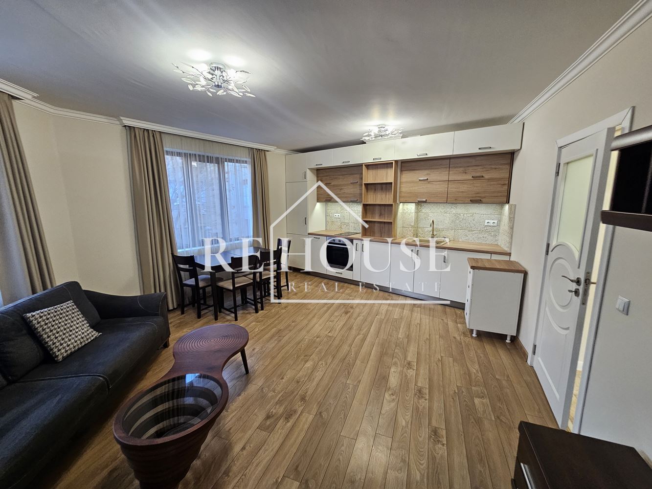 ТРИСТАЕН НАПЪЛНО ОБЗАВЕДЕН АПАРТАМЕНТ В РАЙОНА НА ЛК ТРАКИЯ - 0