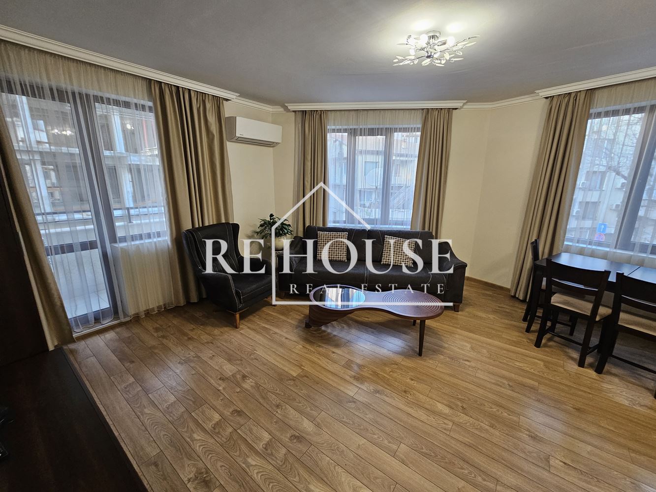 ТРИСТАЕН НАПЪЛНО ОБЗАВЕДЕН АПАРТАМЕНТ В РАЙОНА НА ЛК ТРАКИЯ - 0