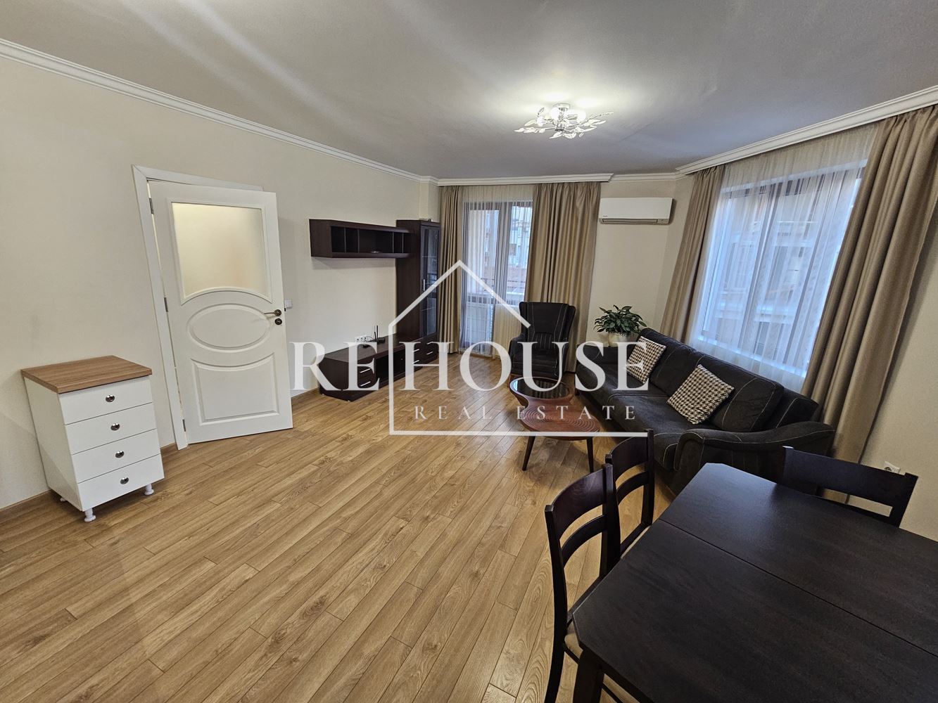 ТРИСТАЕН НАПЪЛНО ОБЗАВЕДЕН АПАРТАМЕНТ В РАЙОНА НА ЛК ТРАКИЯ - 0