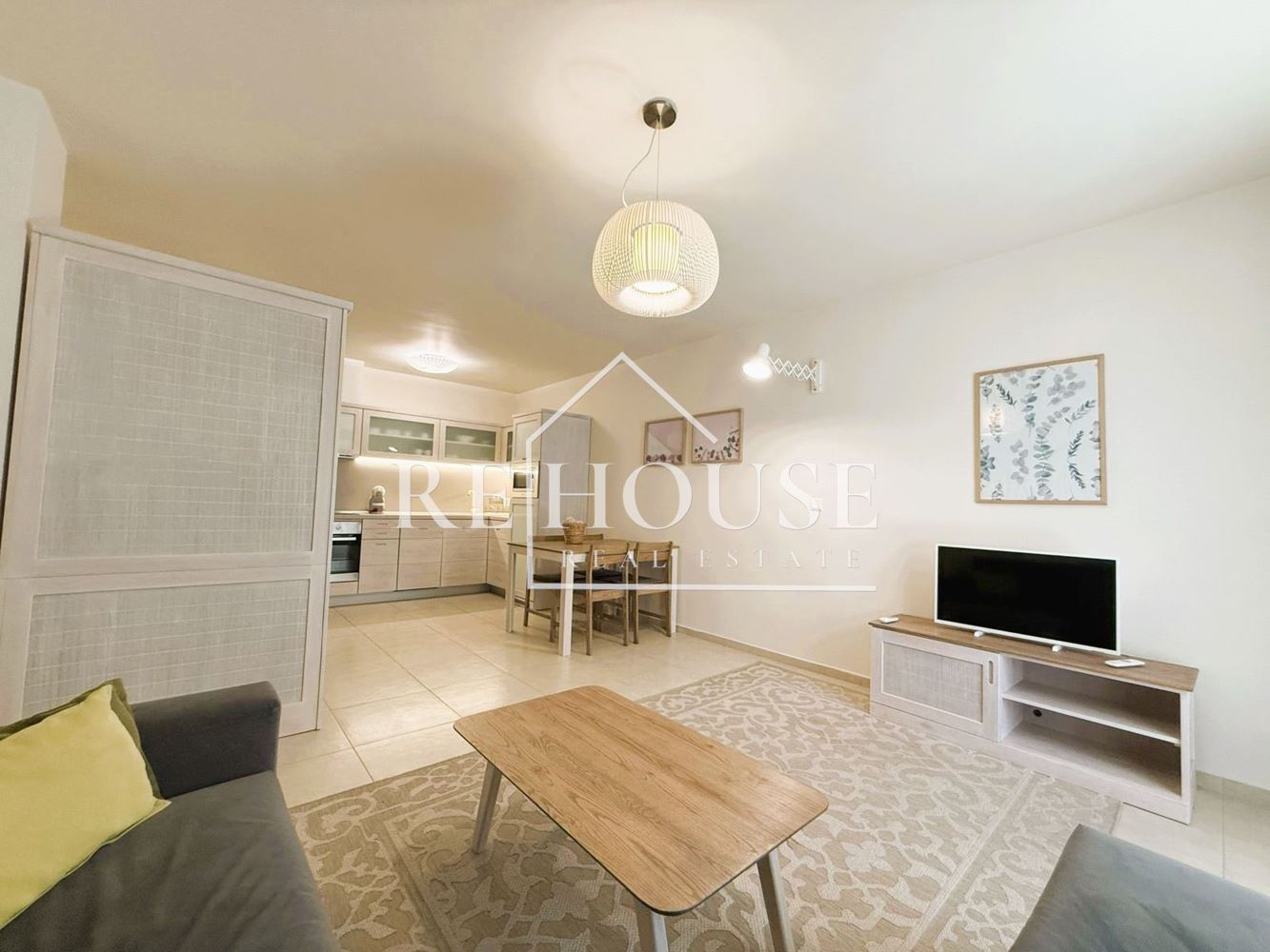 ДВУСТАЕН НАПЪЛНО ОБЗАВЕДЕН АПАРТАМЕНТ ИДЕАЛЕН ЦЕНТЪР - 0