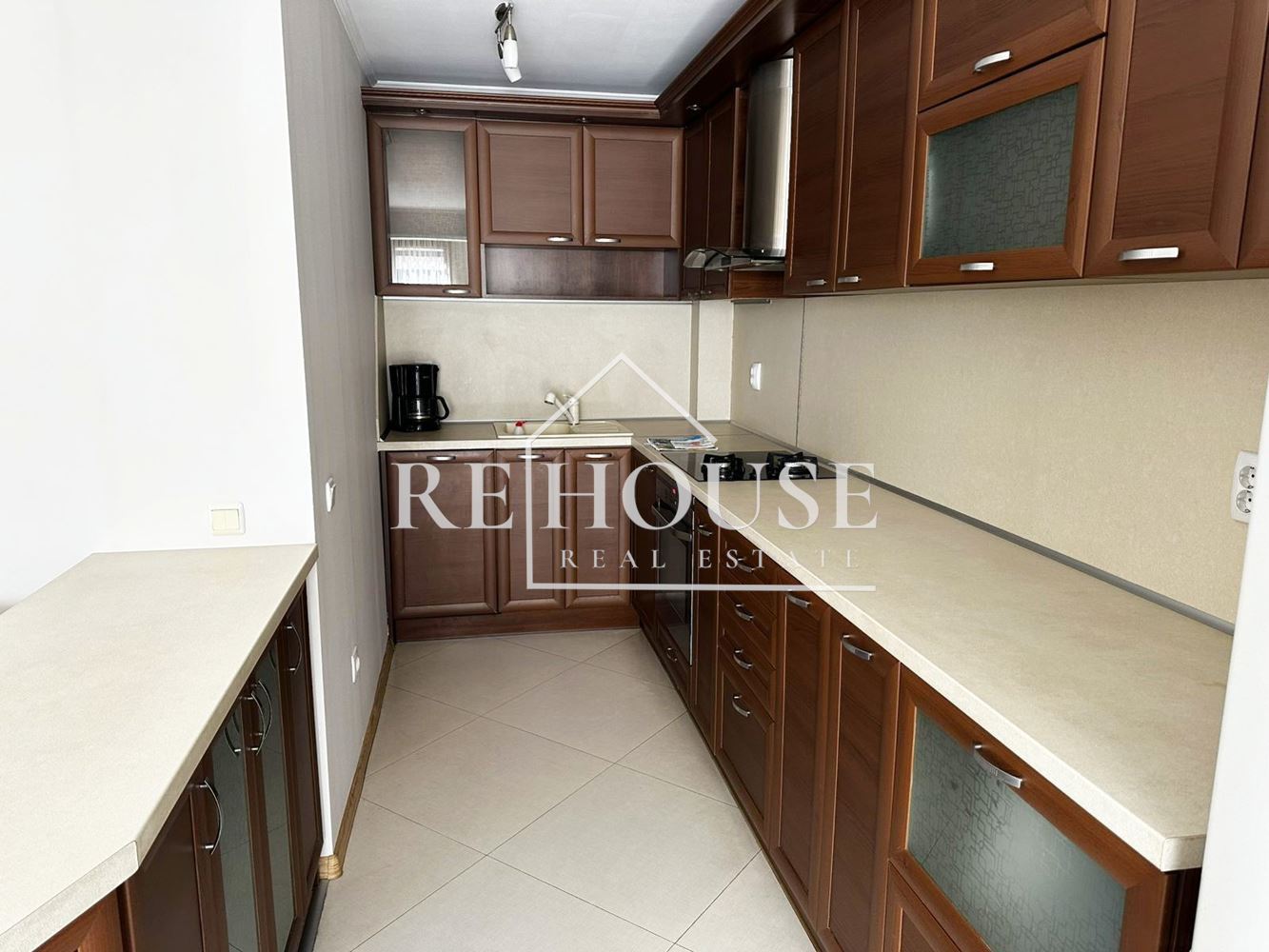 ТРИСТАЕН ОБЗАВЕДЕН АПАРТАМЕНТ В РАЙОНА НА ЛК ТРАКИЯ ДО ДЕНТАЛНИЯ ФАКУЛТЕТ - 0