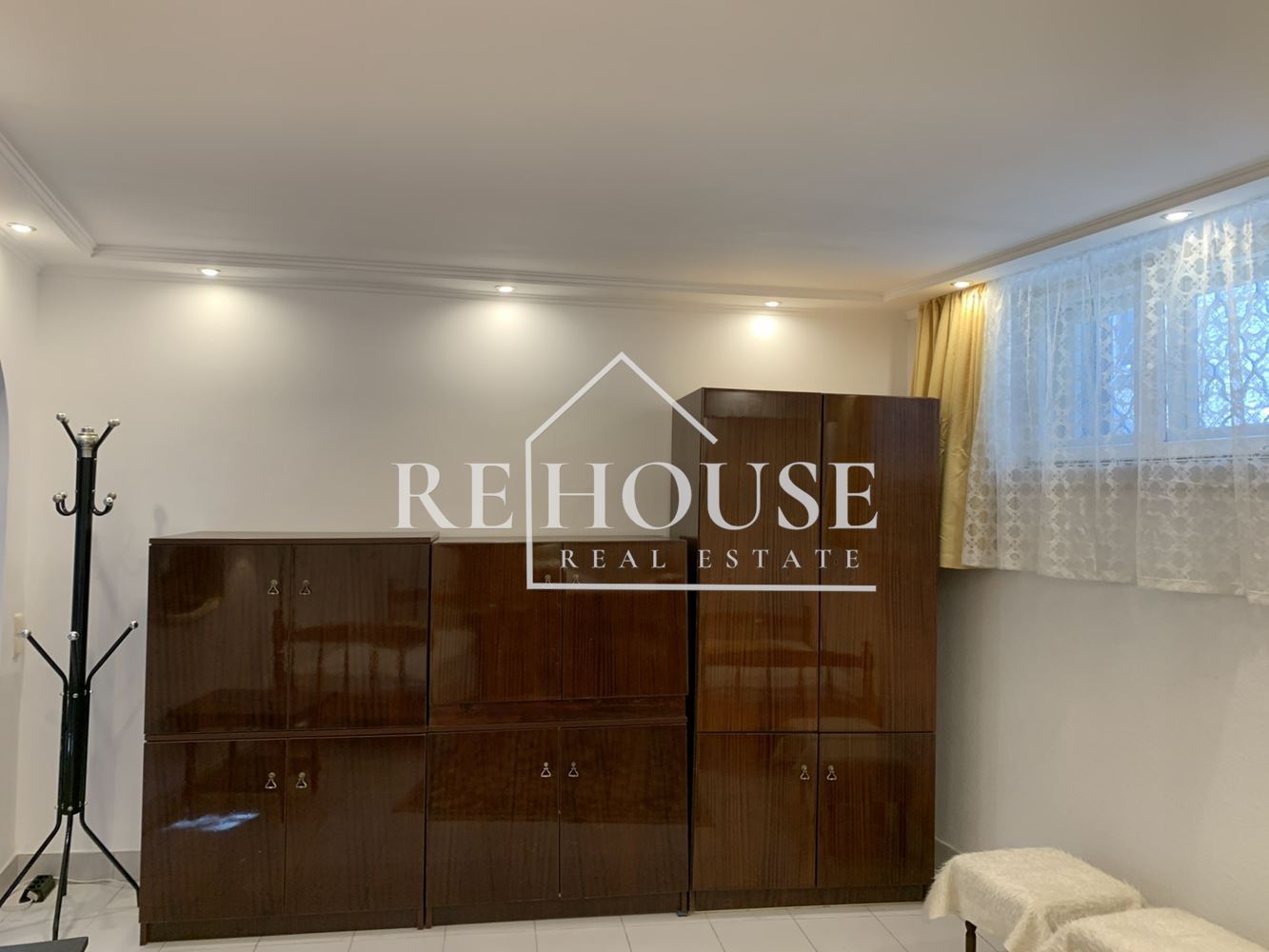 НАПЪЛНО ОБЗАВЕДЕН АПАРТАМЕНТ В РАЙОНА НА ГРЪЦКА МАХАЛА - 0