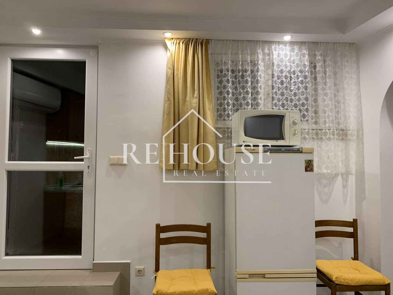 НАПЪЛНО ОБЗАВЕДЕН АПАРТАМЕНТ В РАЙОНА НА ГРЪЦКА МАХАЛА - 0