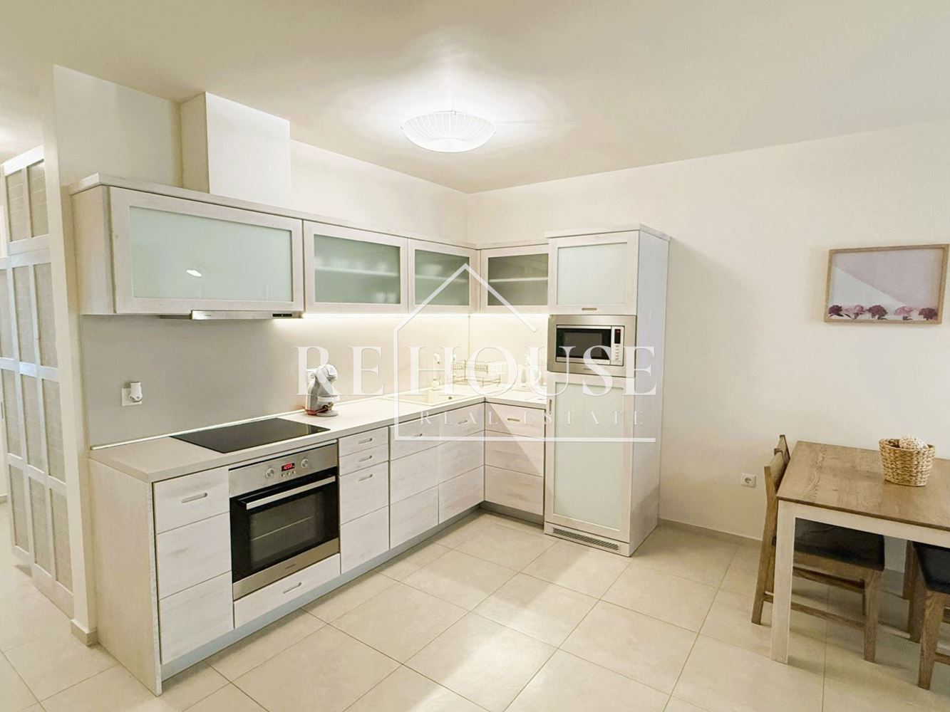 ДВУСТАЕН НАПЪЛНО ОБЗАВЕДЕН АПАРТАМЕНТ ИДЕАЛЕН ЦЕНТЪР - 0