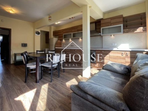 ТРИСТАЕН НАПЪЛНО ОБЗАВЕДЕН АПАРТАМЕНТ В РАЙОНА НА ОКРЪЖНА БОЛНИЦА - 0