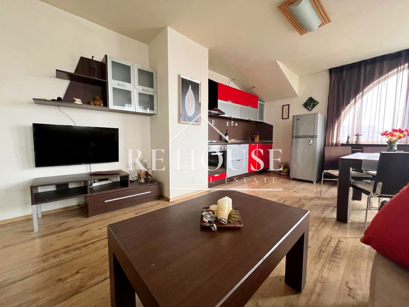 ДВУСТАЕН НАПЪЛНО ОБЗАВЕДЕН АПАРТАМЕНТ В РАЙОНА НА ЛЕВСКИ - 0