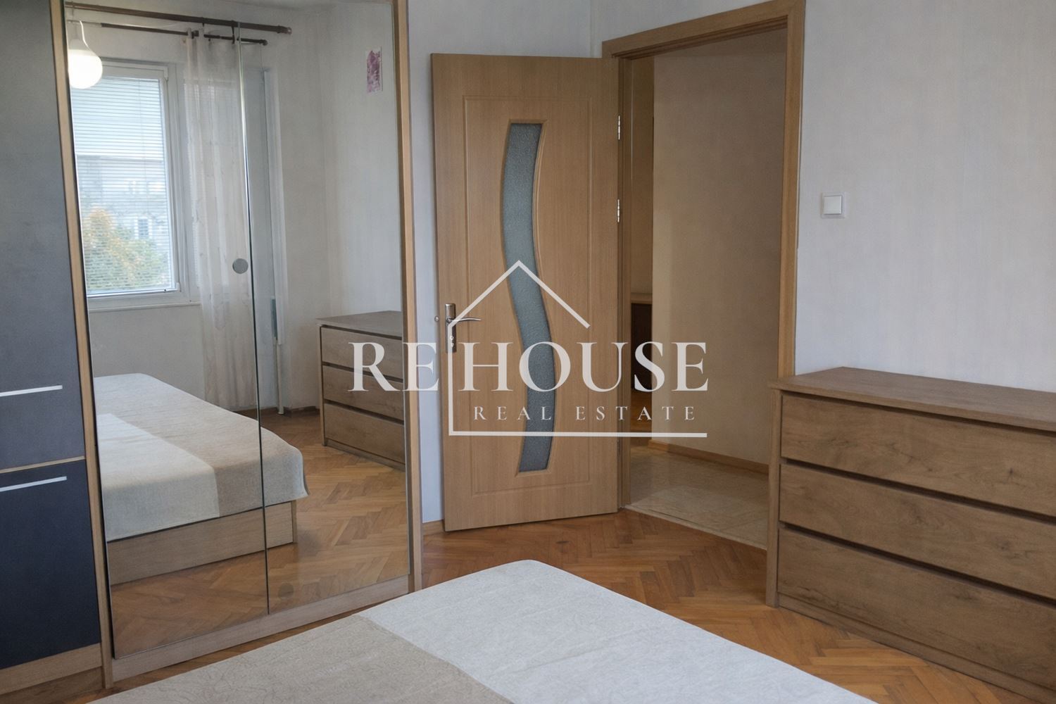 ТРИСТАЕН ОБЗАВЕДЕН АПАРТАМЕНТ В КВ.ЛЕВСКИ - 0