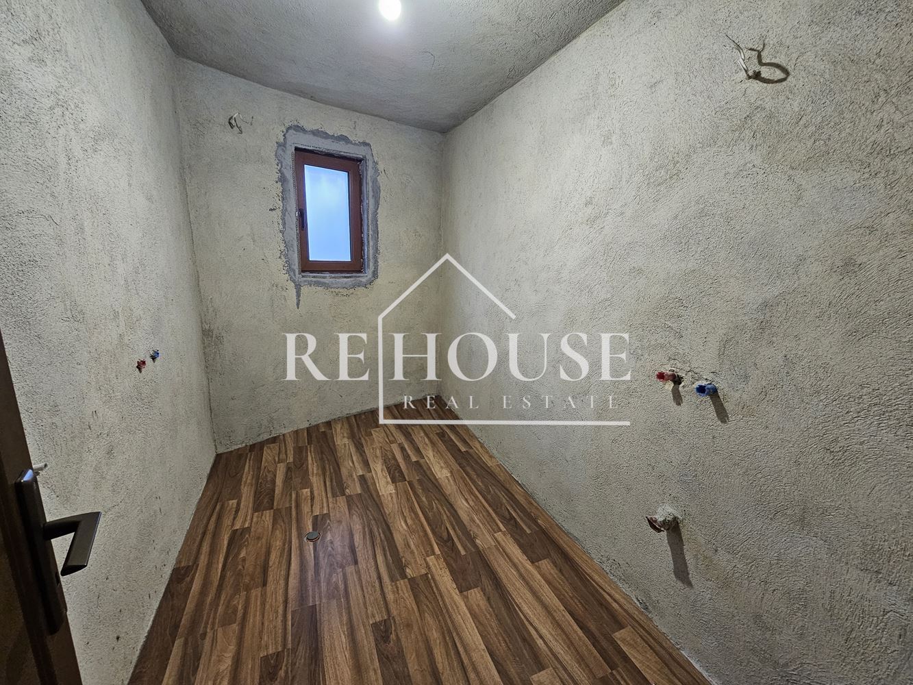 НАПЪЛНО ОБЗАВЕДЕНА КЪЩА ПОД НАЕМ - 0