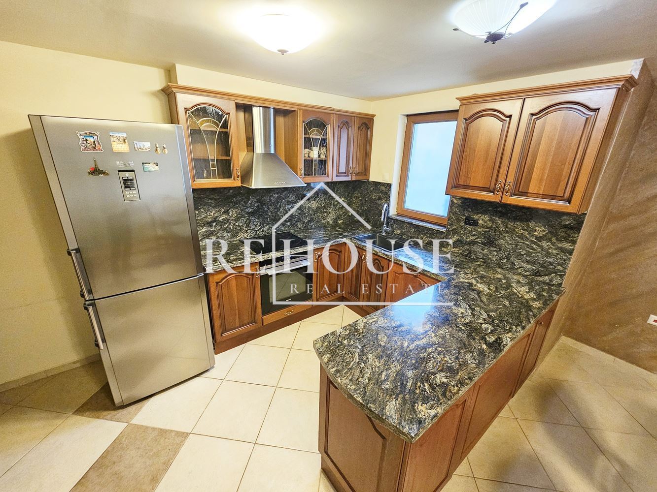 НАПЪЛНО ОБЗАВЕДЕНА КЪЩА ПОД НАЕМ - 0