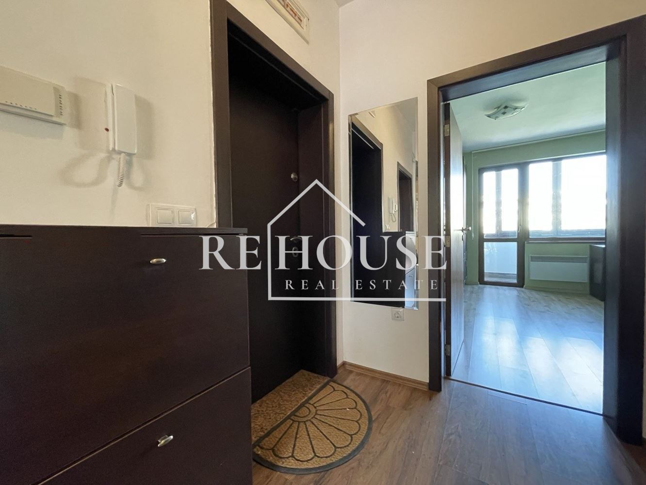 ТРИСТАЕН НАПЪЛНО ОБЗАВЕДЕН АПАРТАМЕНТ В РАЙОНА НА ОКРЪЖНА БОЛНИЦА - 0