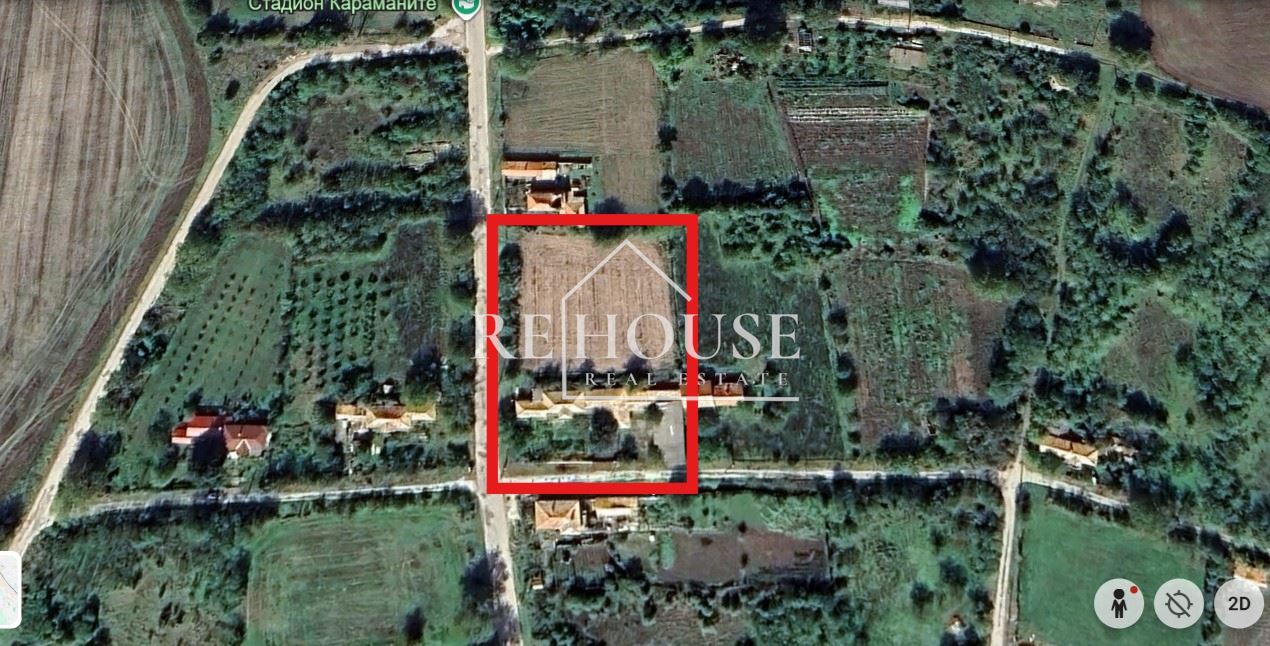 Къща със стопански двор в село Караманите - 0
