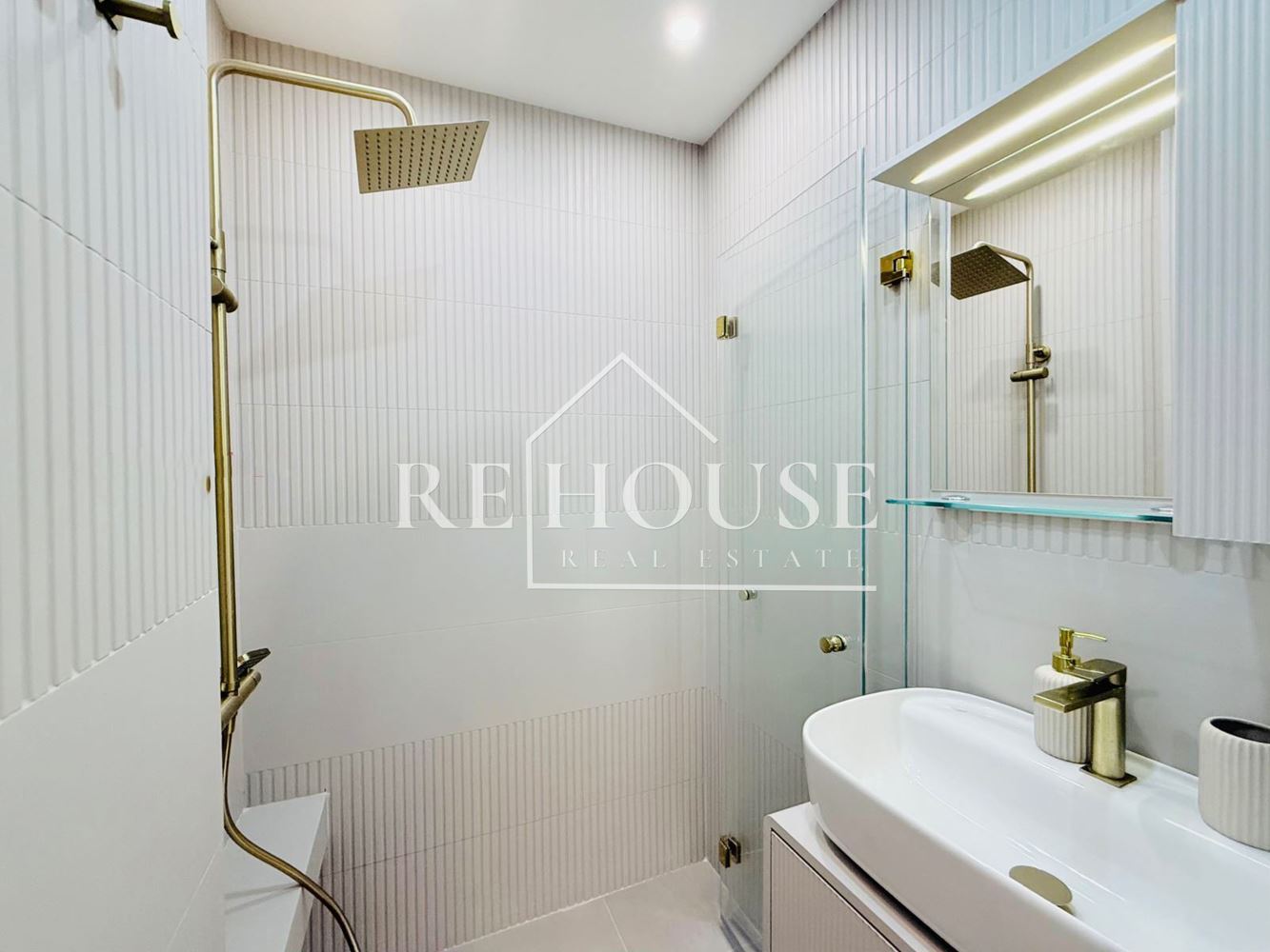 ДВУСТАЕН НАПЪЛНО ОБЗАВЕДЕН АПАРТАМЕНТ В РАЙОНА НА ИДЕАЛЕН ЦЕНТЪР ВАРНА - 0