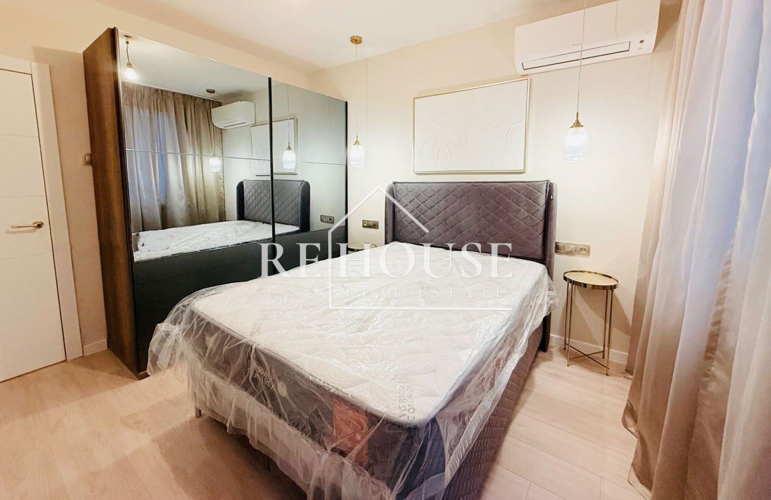 ДВУСТАЕН НАПЪЛНО ОБЗАВЕДЕН АПАРТАМЕНТ В РАЙОНА НА ИДЕАЛЕН ЦЕНТЪР ВАРНА - 0