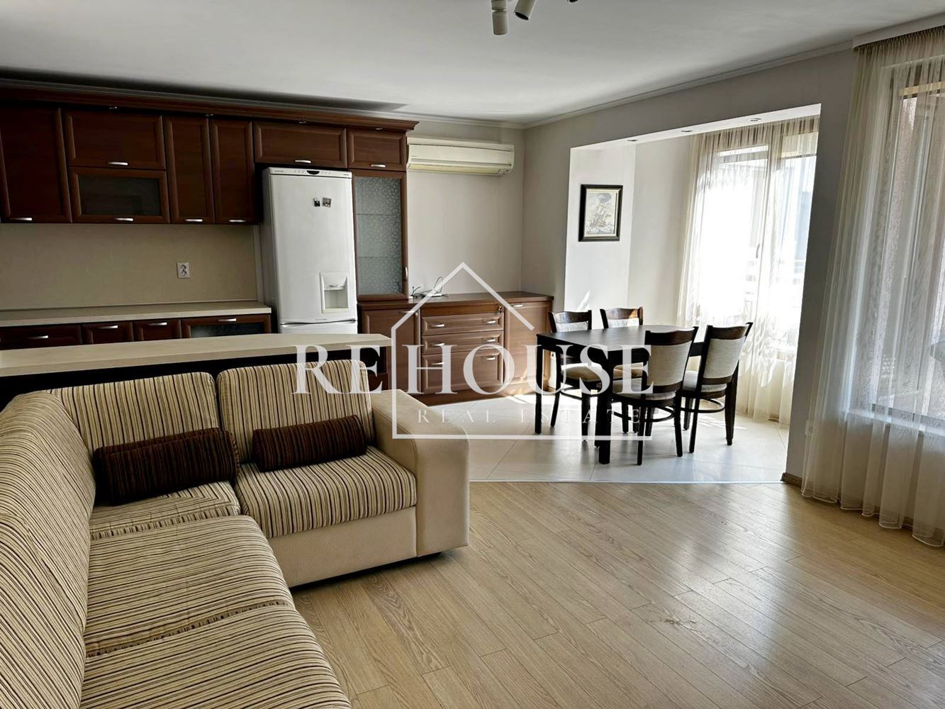 ТРИСТАЕН ОБЗАВЕДЕН АПАРТАМЕНТ В РАЙОНА НА ЛК ТРАКИЯ ДО ДЕНТАЛНИЯ ФАКУЛТЕТ - 0