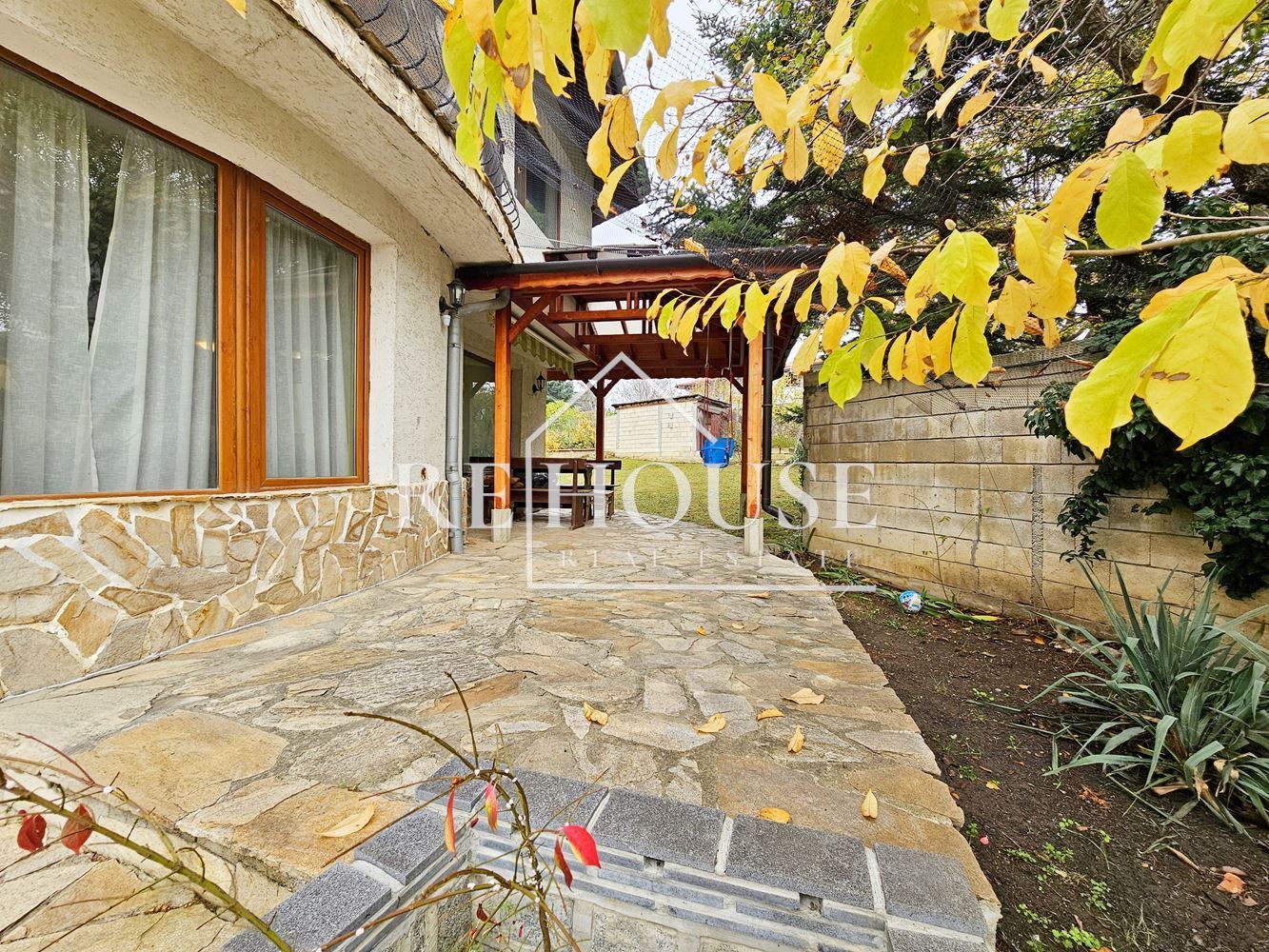 НАПЪЛНО ОБЗАВЕДЕНА КЪЩА ПОД НАЕМ - 0