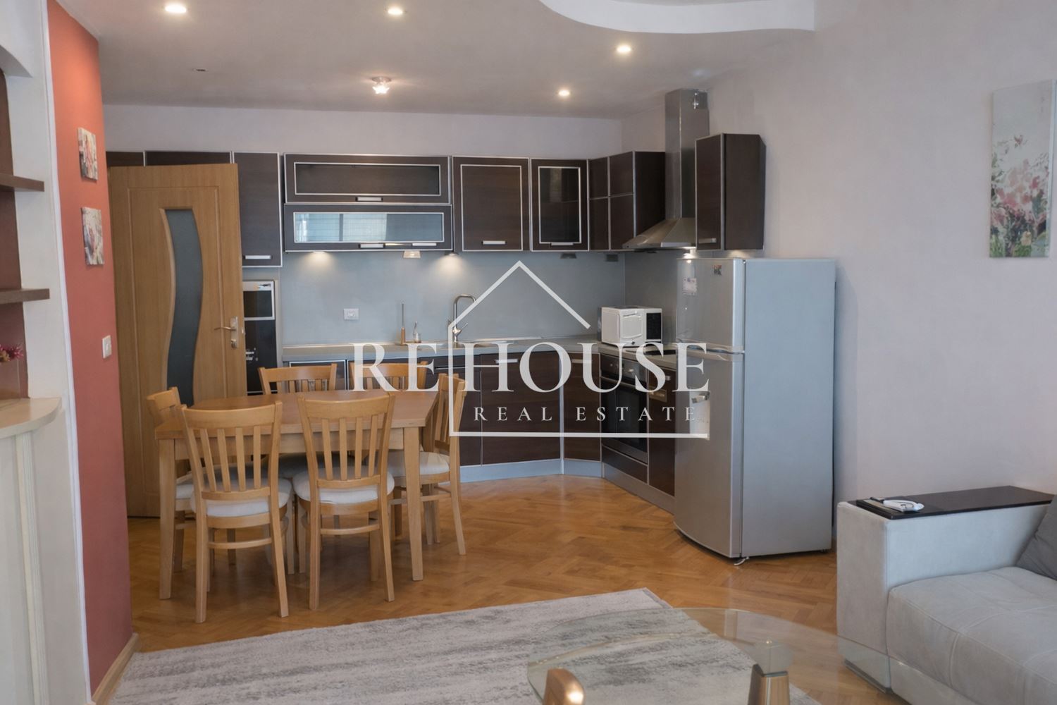 ТРИСТАЕН ОБЗАВЕДЕН АПАРТАМЕНТ В КВ.ЛЕВСКИ - 0