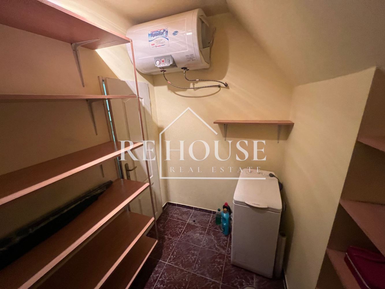 ДВУСТАЕН НАПЪЛНО ОБЗАВЕДЕН АПАРТАМЕНТ В РАЙОНА НА ЛЕВСКИ - 0