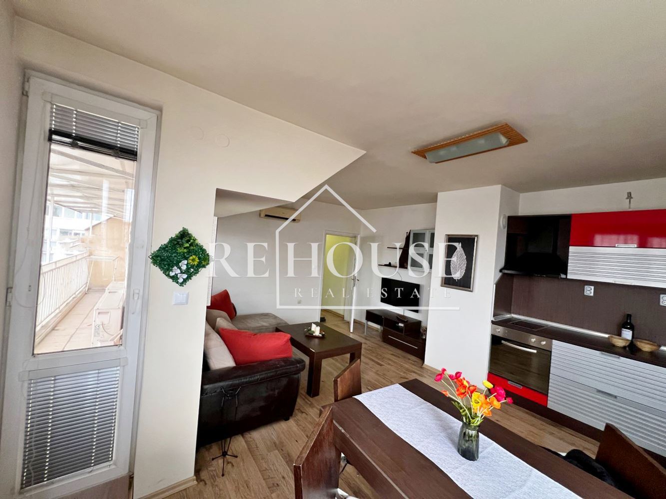 ДВУСТАЕН НАПЪЛНО ОБЗАВЕДЕН АПАРТАМЕНТ В РАЙОНА НА ЛЕВСКИ - 0