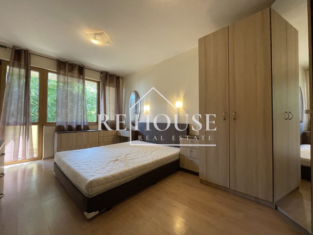 ТРИСТАЕН НАПЪЛНО ОБЗАВЕДЕН АПАРТАМЕНТ В РАЙОНА НА ОКРЪЖНА БОЛНИЦА - 0