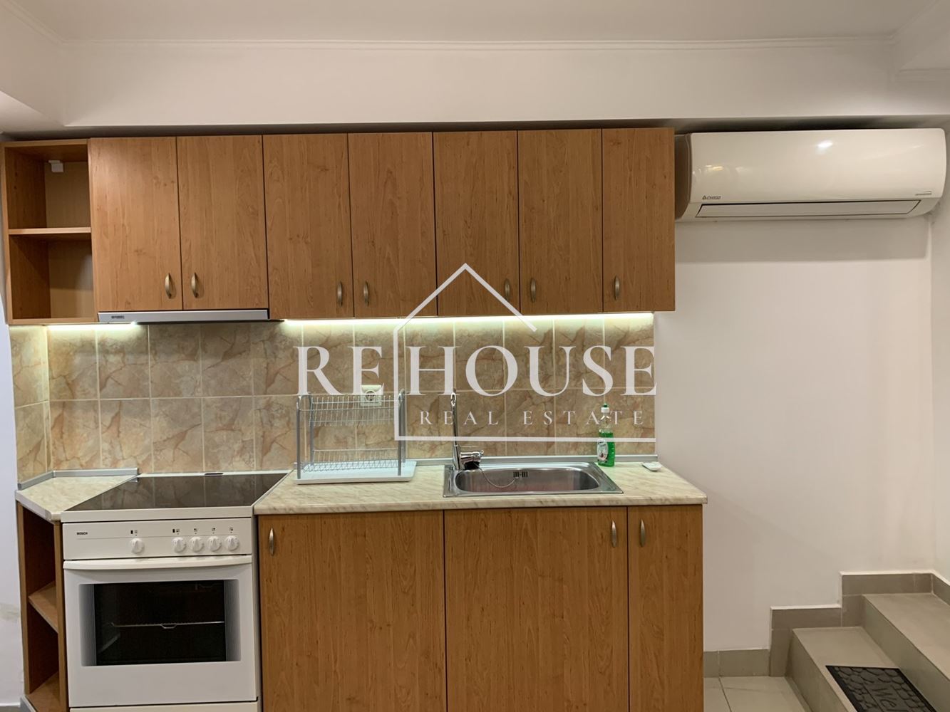 НАПЪЛНО ОБЗАВЕДЕН АПАРТАМЕНТ В РАЙОНА НА ГРЪЦКА МАХАЛА - 0