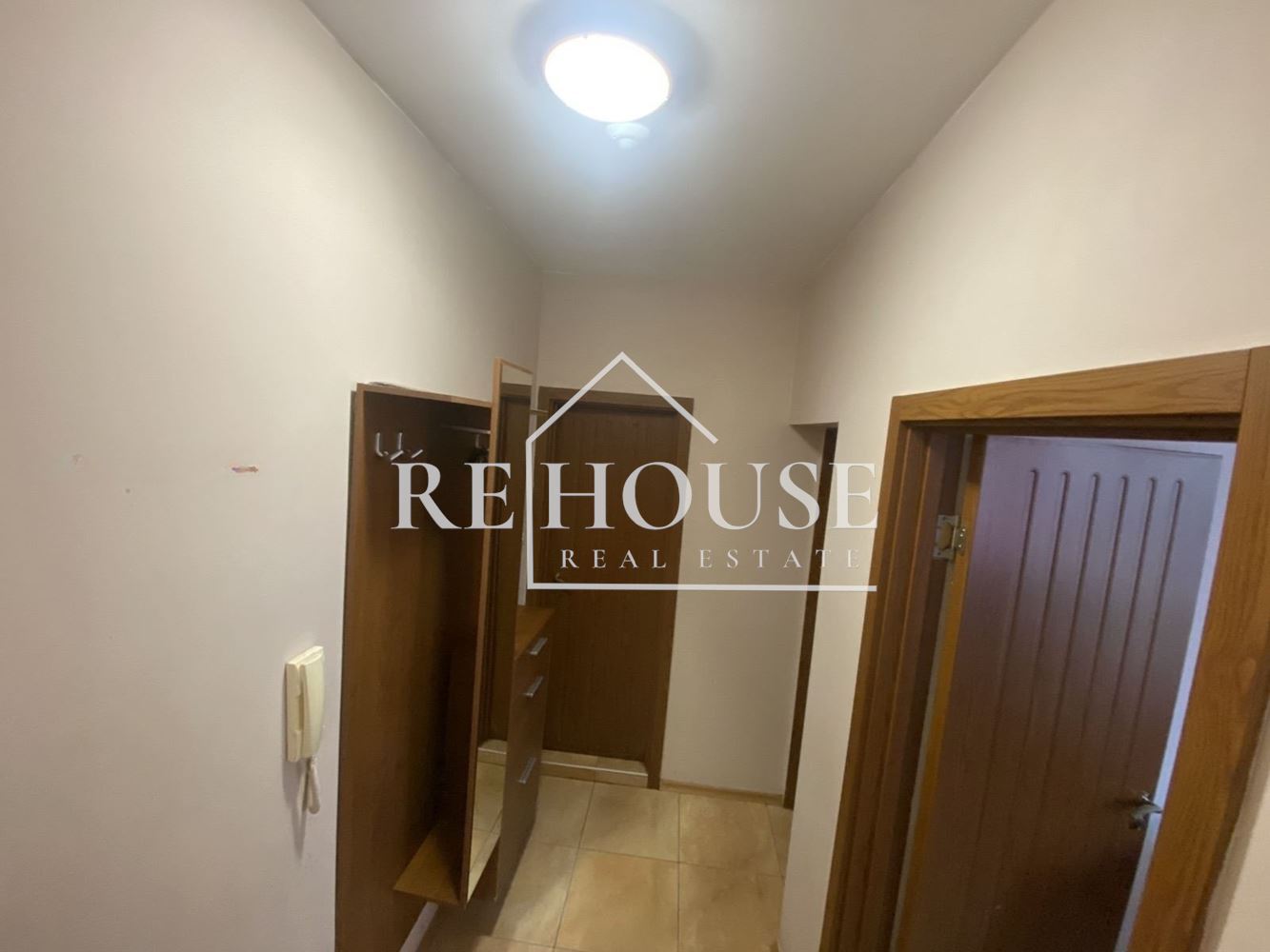 ДВУСТАЕН НАПЪЛНО ОБЗАВЕДЕН АПАРТАМЕНТ В РАЙОНА НА ЦВЕТЕН КВАРТАЛ - 0