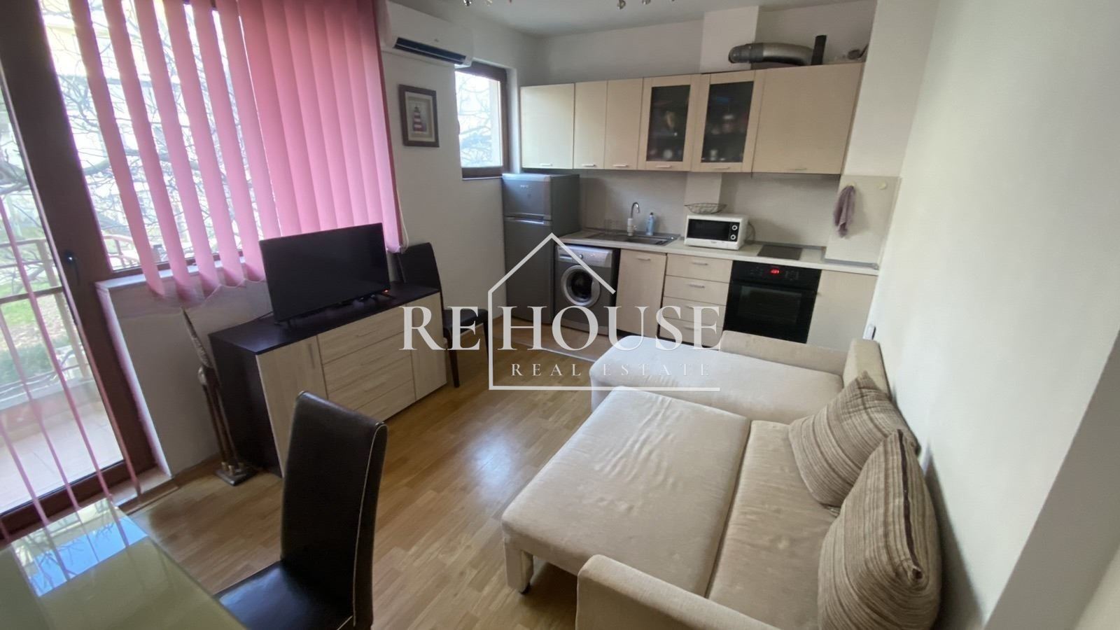 ДВУСТАЕН НАПЪЛНО ОБЗАВЕДЕН АПАРТАМЕНТ В РАЙОНА НА ЦВЕТЕН КВАРТАЛ - 0