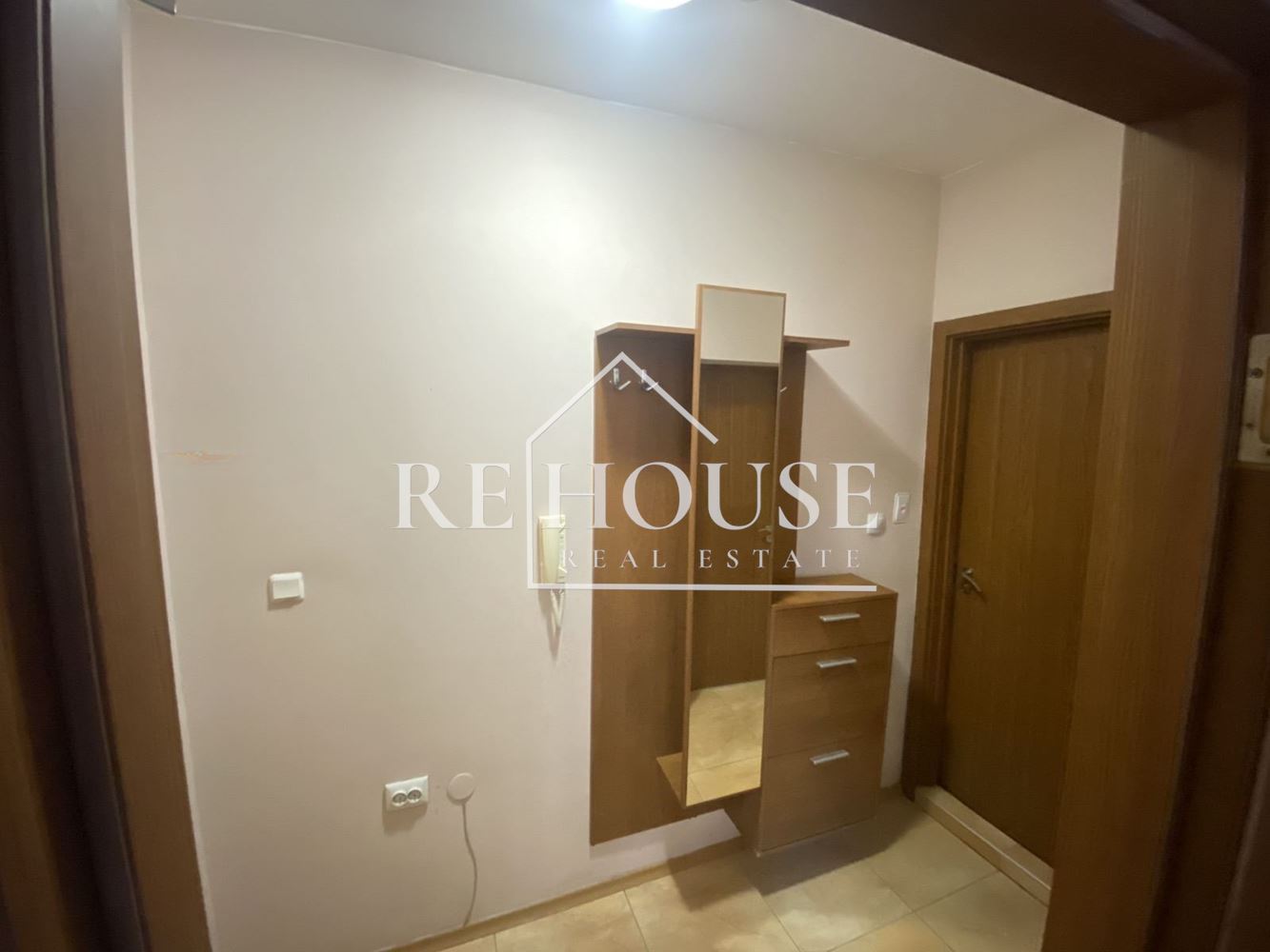 ДВУСТАЕН НАПЪЛНО ОБЗАВЕДЕН АПАРТАМЕНТ В РАЙОНА НА ЦВЕТЕН КВАРТАЛ - 0